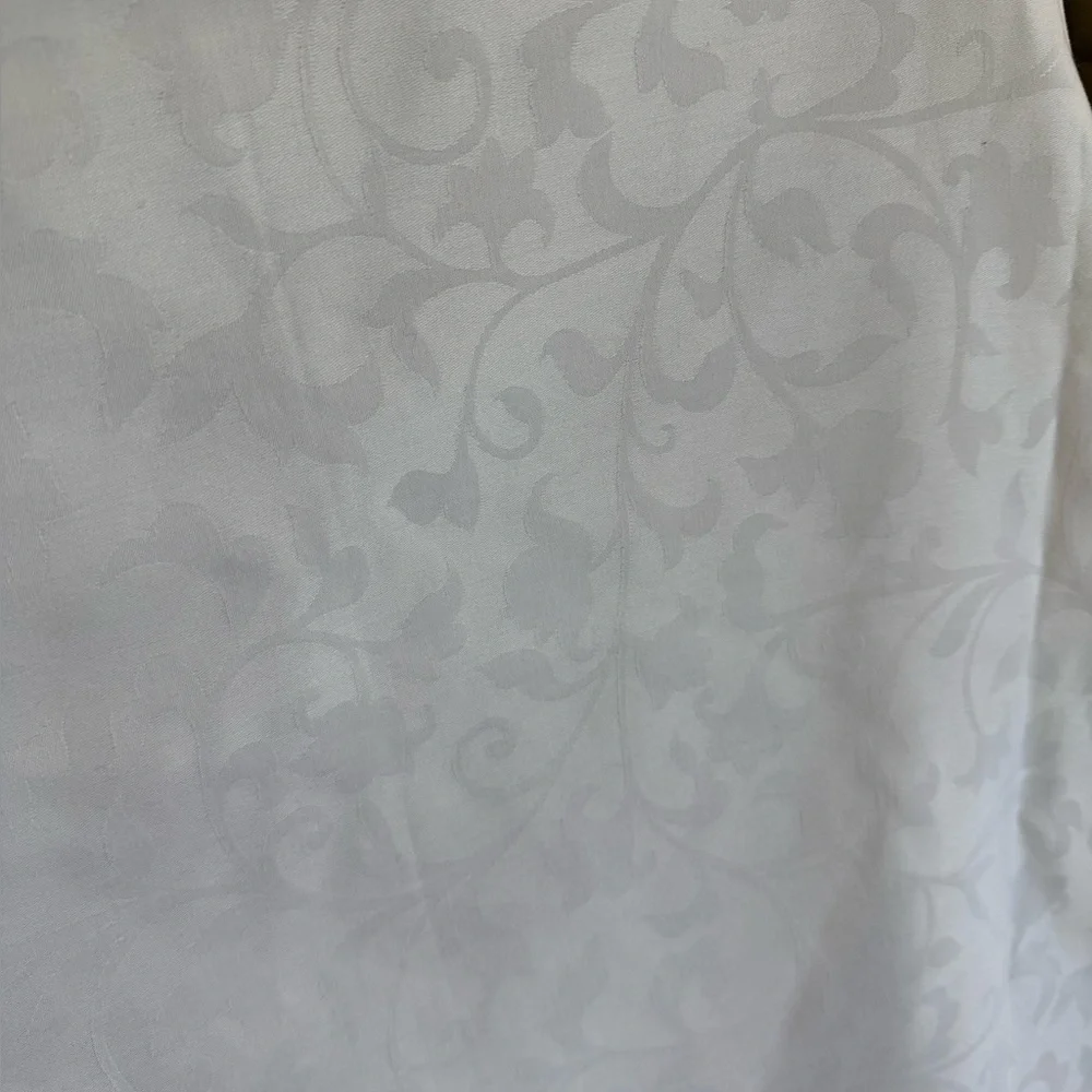 New! SFERRA Oblong White Jacquard Tablecloth 70”x124”